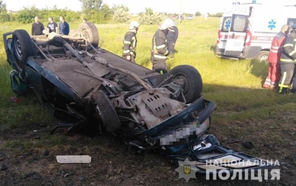 Под Мелитополем поезд протаранил легковушку, есть жертвы