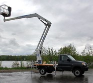 На УАЗ установили огромный автогидроподъемник